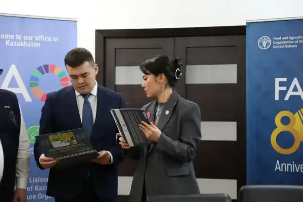 ФАО передала Казахстану оборудование для мониторинга и борьбы с саранчой (4)