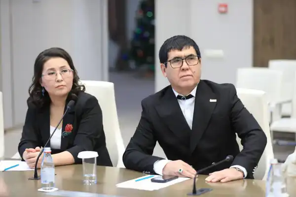 В Актобе писателям вручили грант «Қазына» (3)