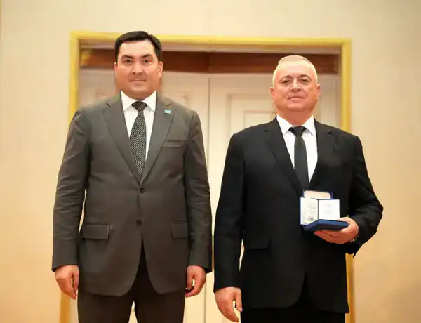 Госнаграды за свет и тепло: Министр энергетики Ерлан Аккенженов поздравил работников отрасли с профессиональным праздником (5)