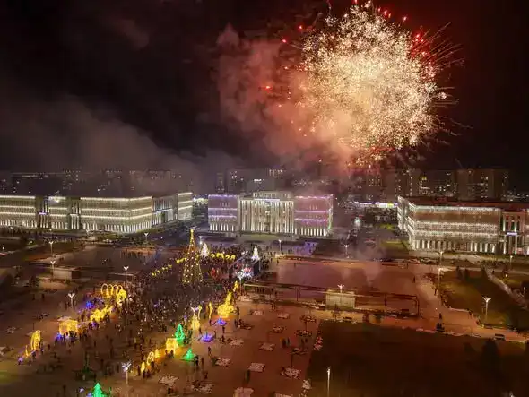 В ТУРКЕСТАНЕ ЗАЖГЛИ ОГНИ ГЛАВНОЙ ЕЛКИ (3)