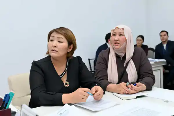 Аким области провел прием жителей Аягозского района по личным вопросам (3)