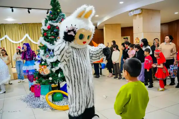 Новогоднюю елку для особенных детей провела столичная АНК (7)