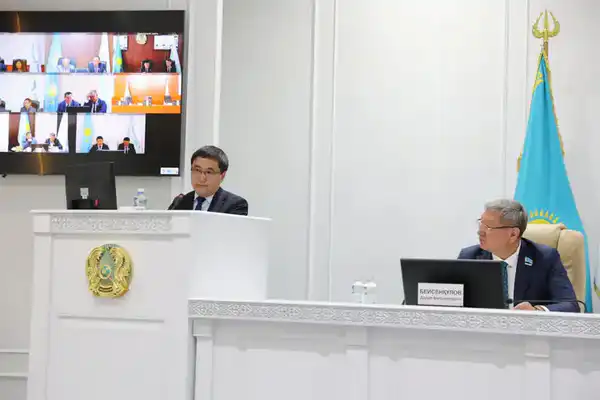 Ербол Карашукеев принял участие в расширенном заседании депутатской фракции партии «AMANAT» (5)