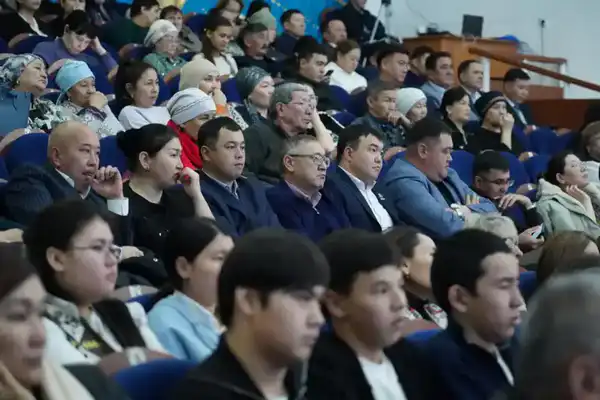 Аким Акмолинской области Марат Ахметжанов провел встречу с жителями Коргалжынского района (7)