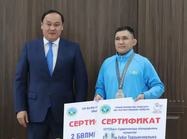 Ербол Карашукеев вручил призёрам XXV летних Сурдлимпийских игр сертификаты на квартиры (4)