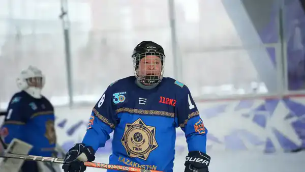Мужество и командный характер: казахстанские спасатели покоряют международный хоккейный лед (4)
