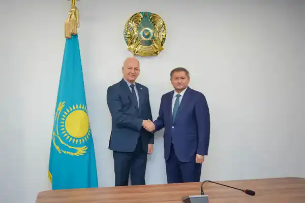 Министр науки и высшего образования РК обсудил сотрудничество с Тюркской академией (3)