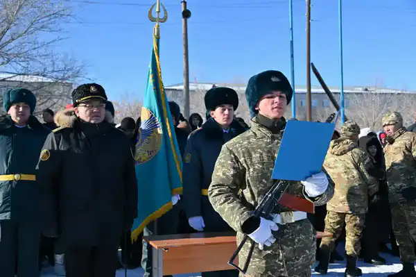 Офицеры Минобороны провели разъяснительную работу в воинских частях Восточного Казахстана (4)