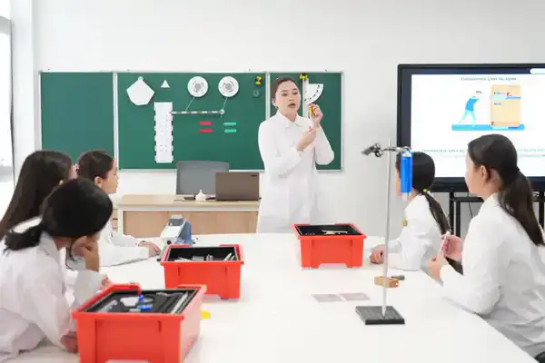 Ералы Тогжанов продолжил знакомство с новыми объектами (2)