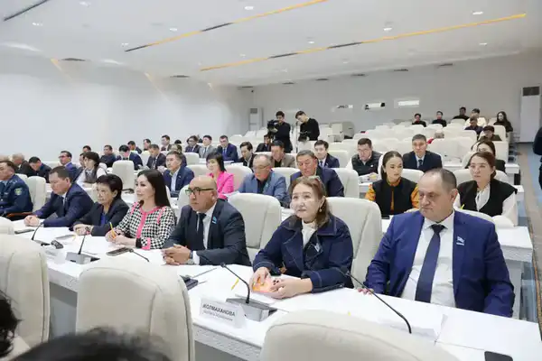 Ербол Карашукеев принял участие в расширенном заседании депутатской фракции партии «AMANAT» (7)