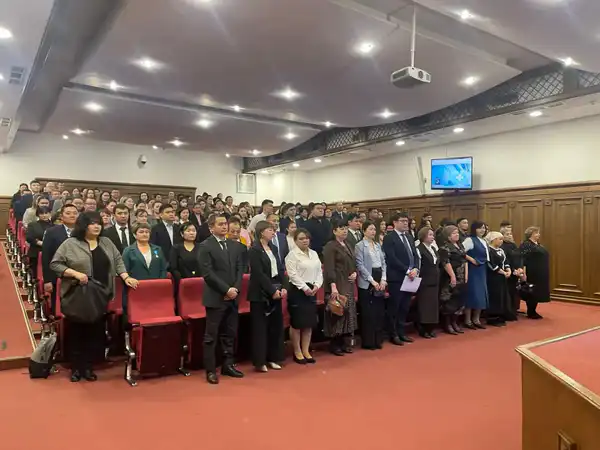 В КАЗАХСТАНЕ ПОЧТИЛИ ПАМЯТЬ ПОГИБШИХ ФЕЛЬДШЕРОВ СКОРОЙ ПОМОЩИ И НАГРАДИЛИ ЛУЧШИХ СПЕЦИАЛИСТОВ (3)