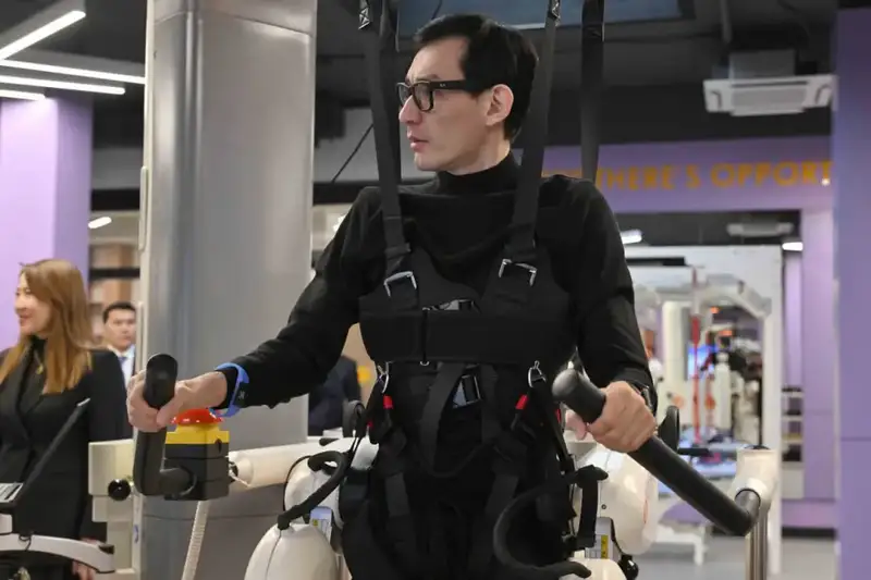 Президент осмотрел Центр инклюзивного спорта (3)