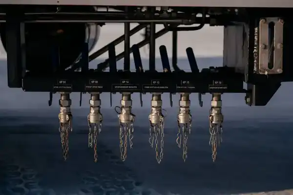 Новый топливозаправочной автомобиль прибыл в аэропорт Актобе (4)