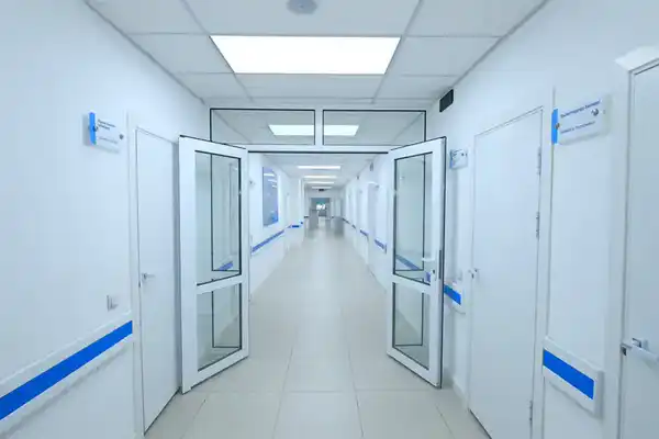 Глава региона осмотрел новую пристройку к центральной больнице (8)