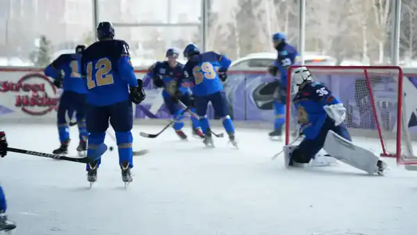 Мужество и командный характер: казахстанские спасатели покоряют международный хоккейный лед (3)