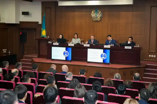 Под председательством Министра юстиции Республики Казахстан Ерлана Сарсембаева состоялось расширенное заседание коллегии Министерства юстиции (9)