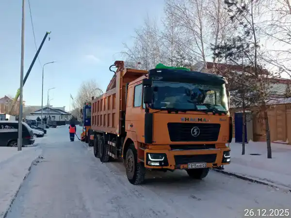 Около трех тысяч дорожных рабочих задействованы в снегоуборочных работах в Астане (3)
