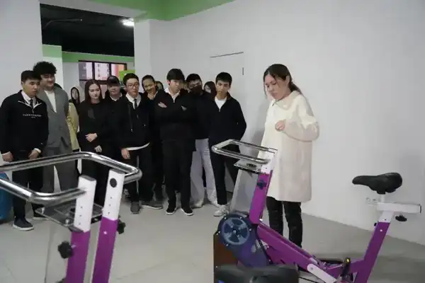 Вторая жизнь вещей: студенты узнали, как работает эко-хаб столицы (6)