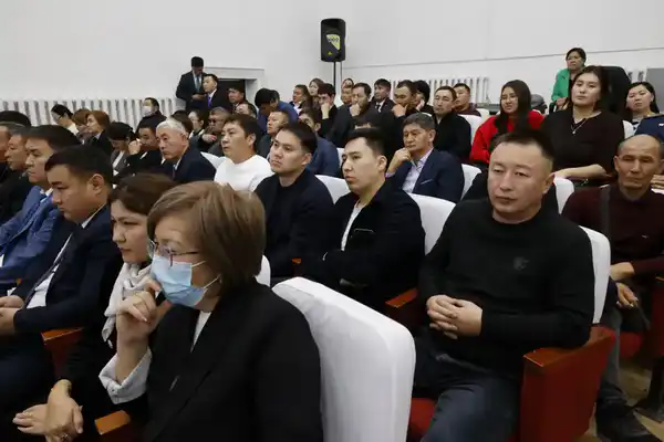 Бейбит Исабаев поручил уделить особое внимание качеству строящихся дорог в Аксуском районе (5)