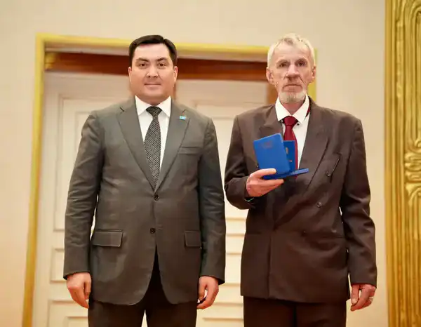 Госнаграды за свет и тепло: Министр энергетики Ерлан Аккенженов поздравил работников отрасли с профессиональным праздником (6)