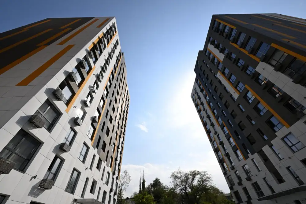 Заместитель акима Алматы Алмасхан Сматлаев сообщил о росте очереди и усилении контроля над арендным жильем (3)