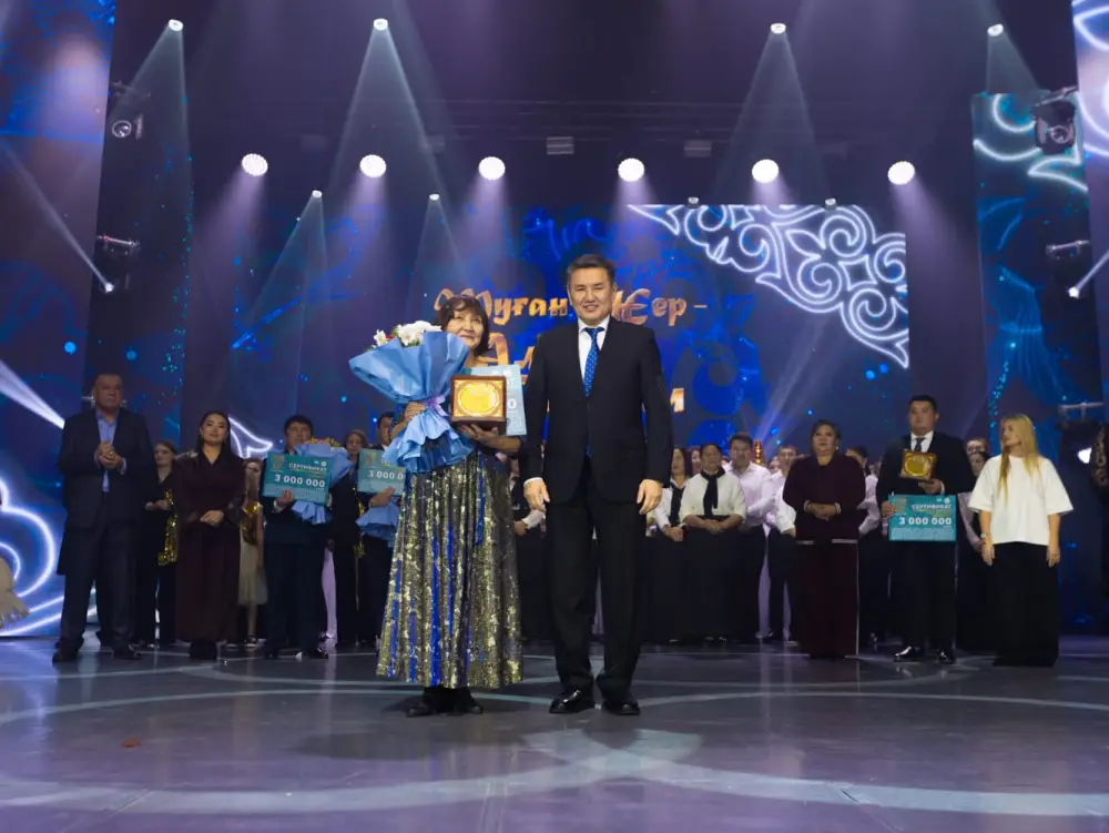 В ВКО прошёл итоговый гала-концерт творческих коллективов городов и районов региона (3)