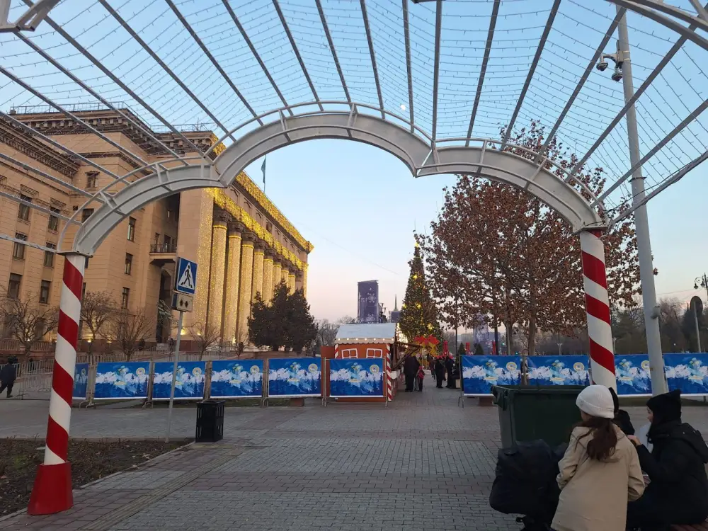На площади Астана в Алматы готовится грандиозное шоу в честь Нового года (5)