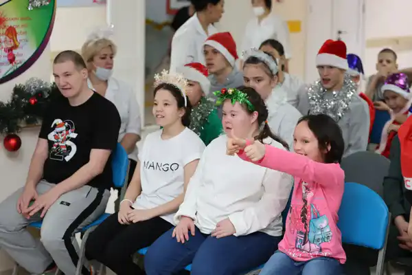 Военнослужащие Национальной гвардии поздравили воспитанников детских домов с Новым годом (2)