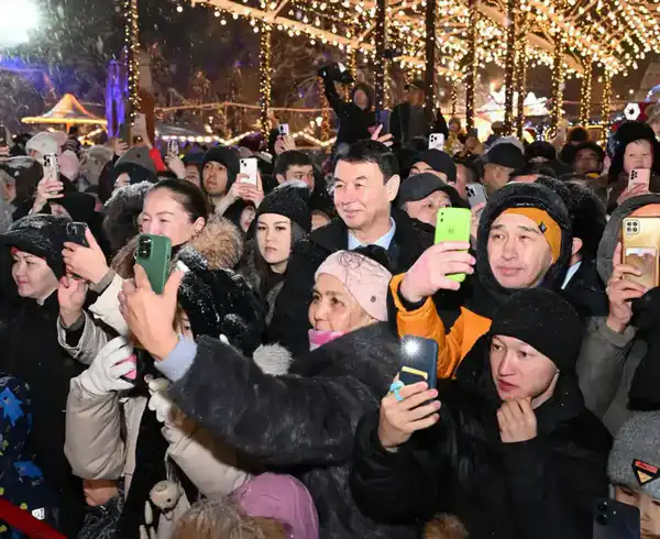 В Алматы зажгли главную новогоднюю ёлку (3)
