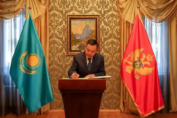 Посол Казахстана вручил верительные грамоты Президенту Черногории (4)