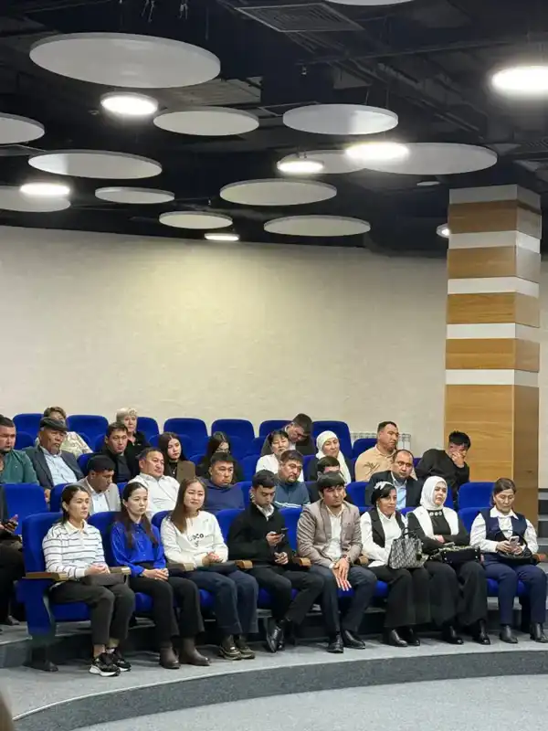 Вице-министр торговли и интеграции РК Айдар Абилдабеков посетил предприятия Туркестанской области и провёл встречу с населением и представителями бизнеса (8)