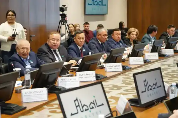 Состоялась XXXII сессия маслихата области Абай (3)