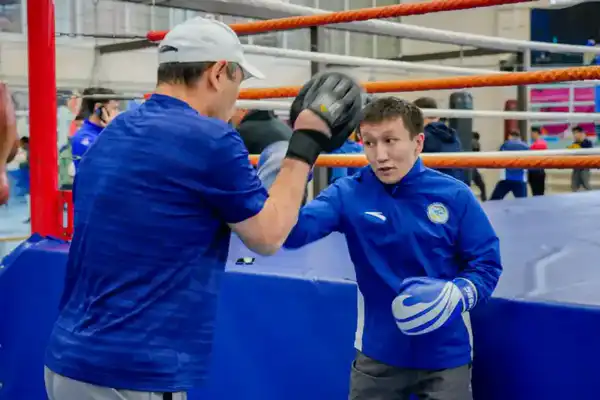 Звезда бокса Рой Джонс провел мастер-класс для молодежи в Астане (8)