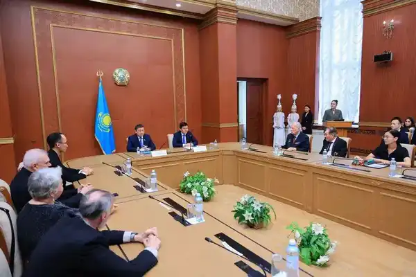 В Карагандинской области поздравили энергетиков с профессиональным праздником (3)