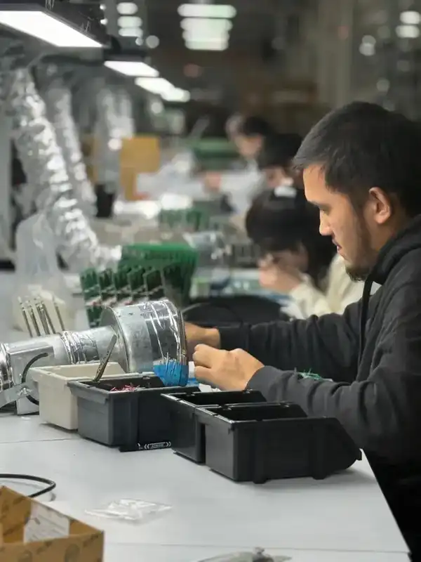 Внедрение современных цифровых решений: вице-министр Жаннат Дубирова посетила QR System (5)