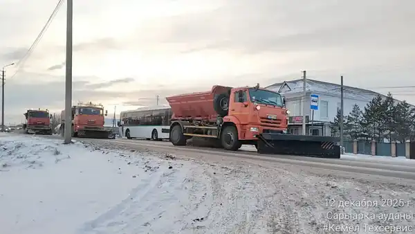 Более 3 000 дорожных рабочих задействованы в снегоуборочных работах в Астане (2)