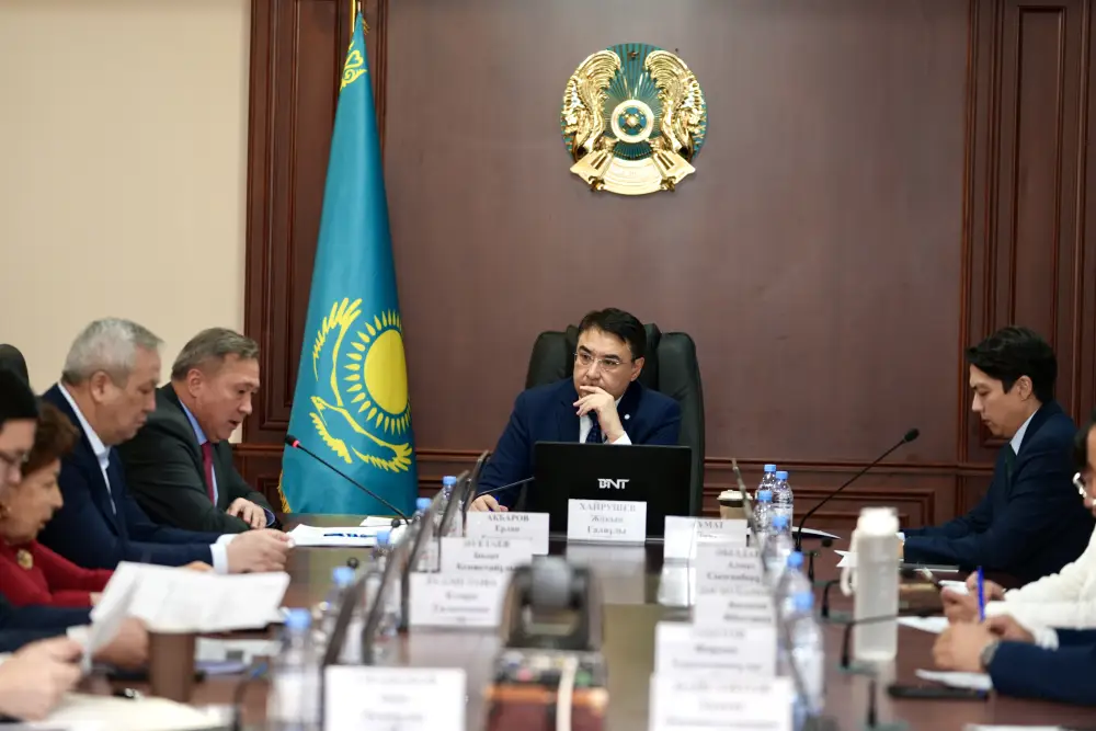 На заседании Общественного совета рассмотрены инициативы по недропользованию и НИОКР (7)