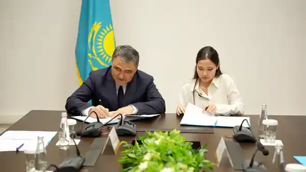 Школьница заключила меморандум с Министерством водных ресурсов и ирригации: министр Нуржан Нуржигитов встретился с автором научной разработки для сбора воды из воздуха (2)