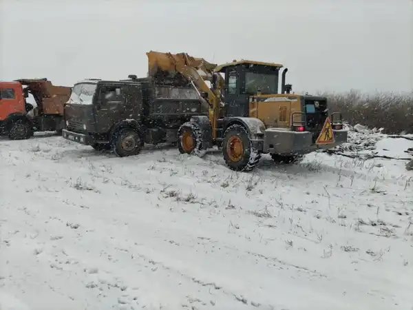 Обильный снегопад в Астане: коммунальные службы работают круглосуточно (6)