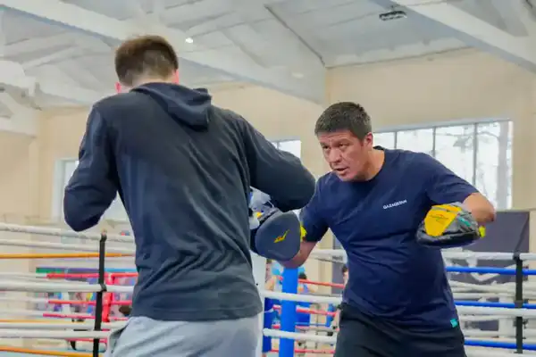 Звезда бокса Рой Джонс провел мастер-класс для молодежи в Астане (10)