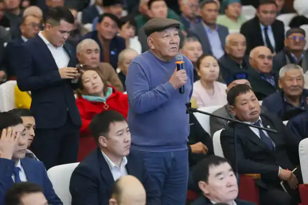 Ербол Карашукеев провёл встречу с жителями Сарысуского района (9)