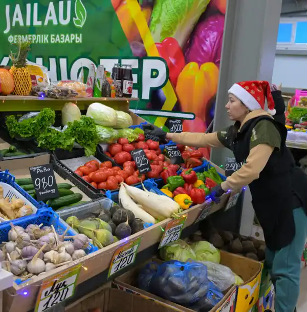 Все для новогоднего стола по доступным ценам: в Павлодаре прошла праздничная сельхозярмарка (7)