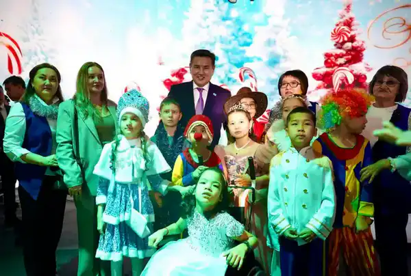 В ВКО прошла новогодняя ёлка акима области для детей с особыми потребностями (8)