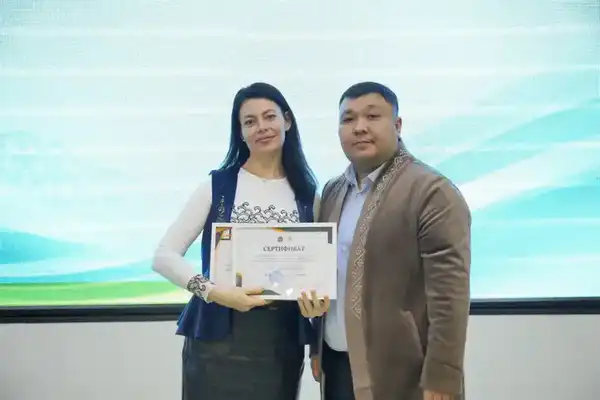 В Астане состоялась торжественная церемония вручения сертификатов слушателям курсов казахского языка (2)