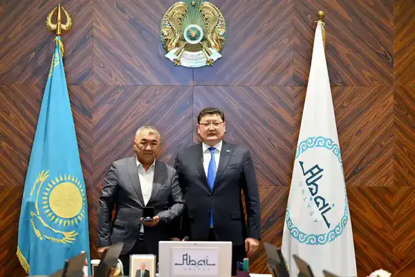 В области Абай чествовали специалистов энергетической отрасли (9)