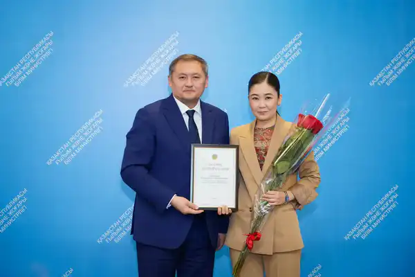 ИСПОЛНЕНИЕ ПОРУЧЕНИЯ ПРЕЗИДЕНТА: В АСТАНЕ МОЛОДЫМ УЧЕНЫМ ВРУЧИЛИ СЕРТИФИКАТЫ НА КВАРТИРЫ (6)