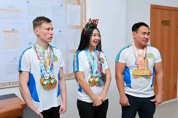 Аким области в преддверии Нового года посетил специальные школы-интернаты и Центр поддержки детей (2)