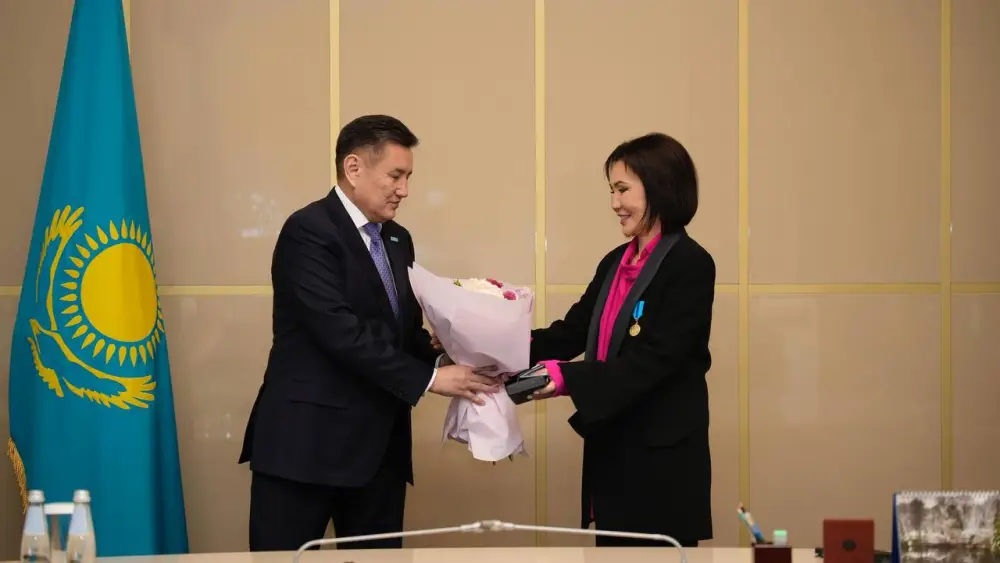 В Восточном Казахстане вручили госнаграды в честь Дня Независимости (3)
