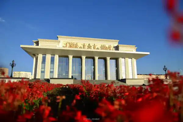В области Жетісу драматическому театру им. Б. Римовой присвоен академический статус (7)