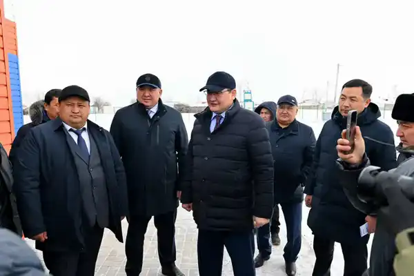 Аким области ознакомился с работой медицинского пункта в селе Малтүгел (9)